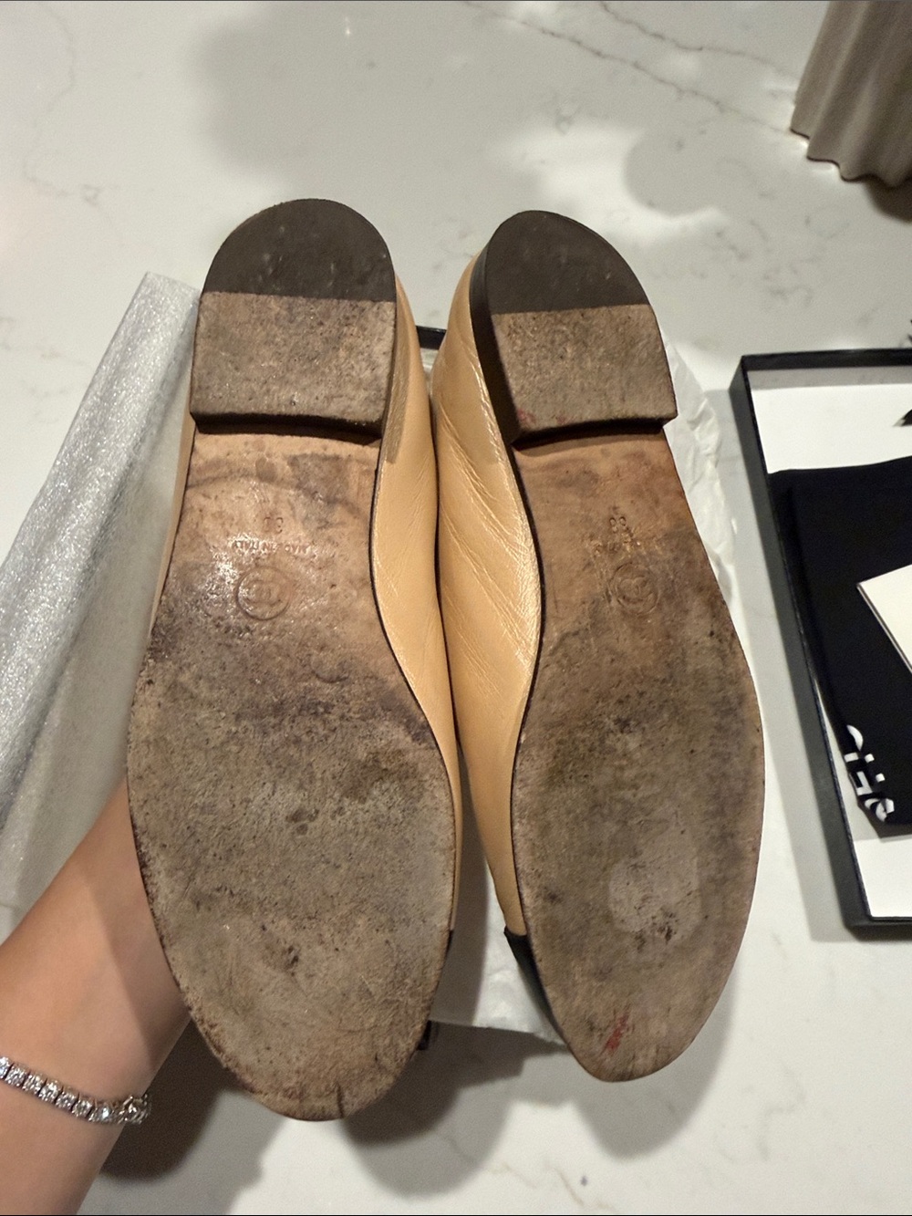 CHANEL Beige and Black Leather Cap-Toe Ballerinas Flats - Picture 12 of 13